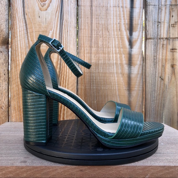 NEW Chinese Laundry Croc Embossed Block Heel Pumps - Picture 2 of 7